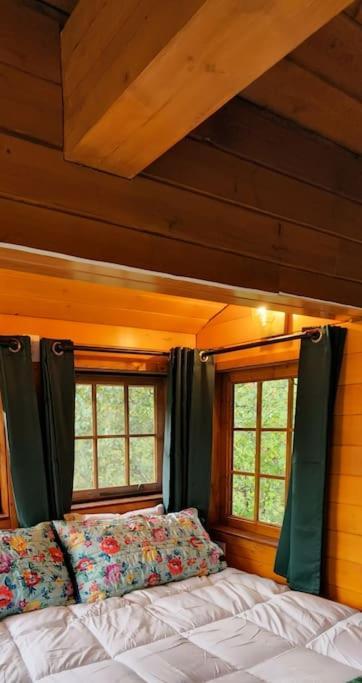 The Eagle'S Nest Treehouse Cabin Палмер Экстерьер фото